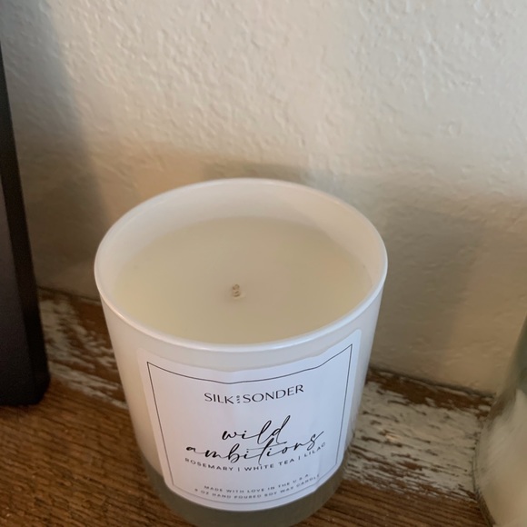 Silk & Sonder Candle - Picture 2 of 3